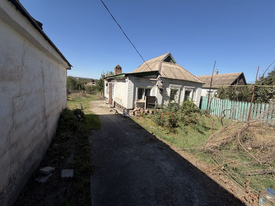 Продам будинок із приватизованими земельними ділянками