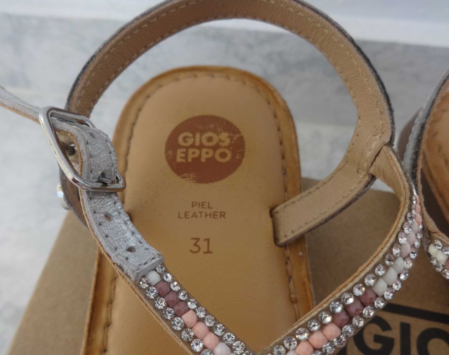Sandália Rosa Dourado com Tiras e Cristais para Menina