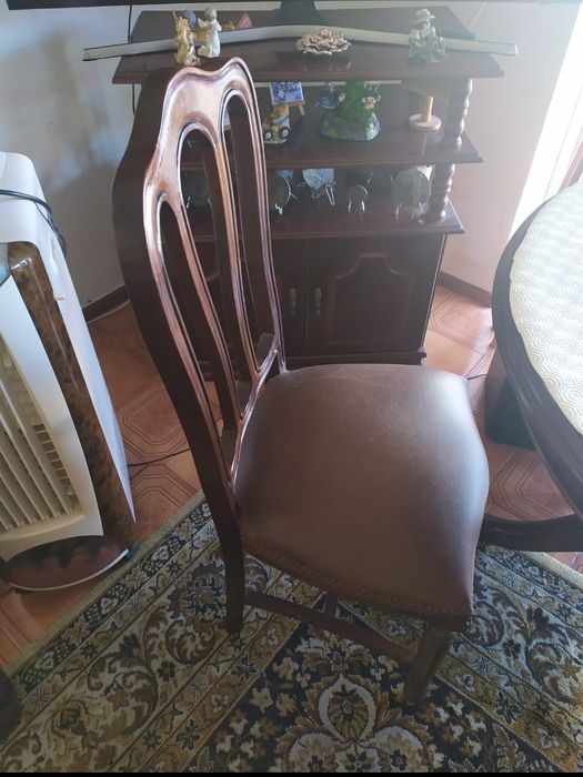 Mesa de sala + 6 cadeiras