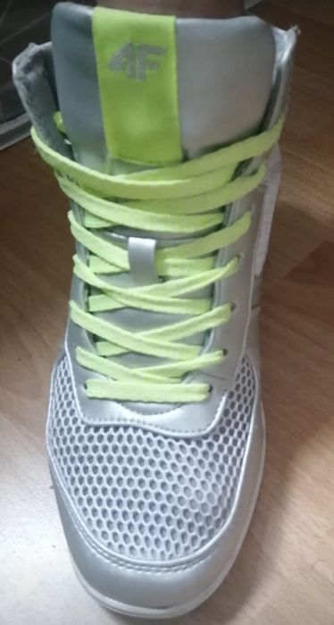 Sneakersy na koturnie   4F