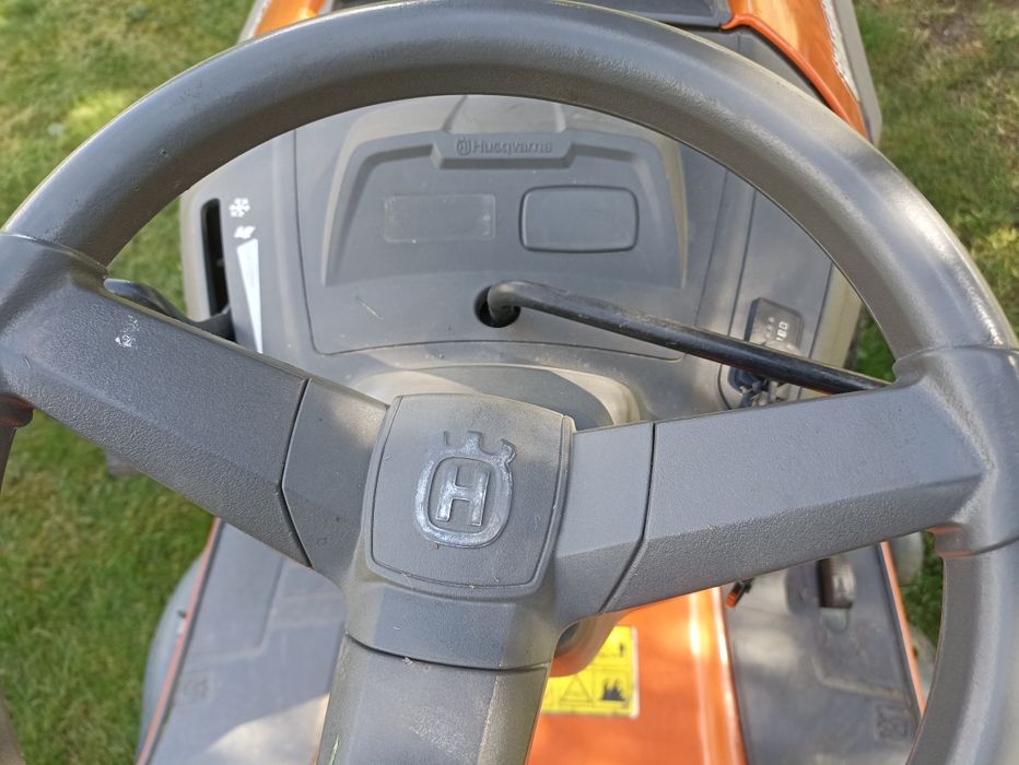 Kosiarka traktorek Husqvarna TC142 2cylindry 107cm