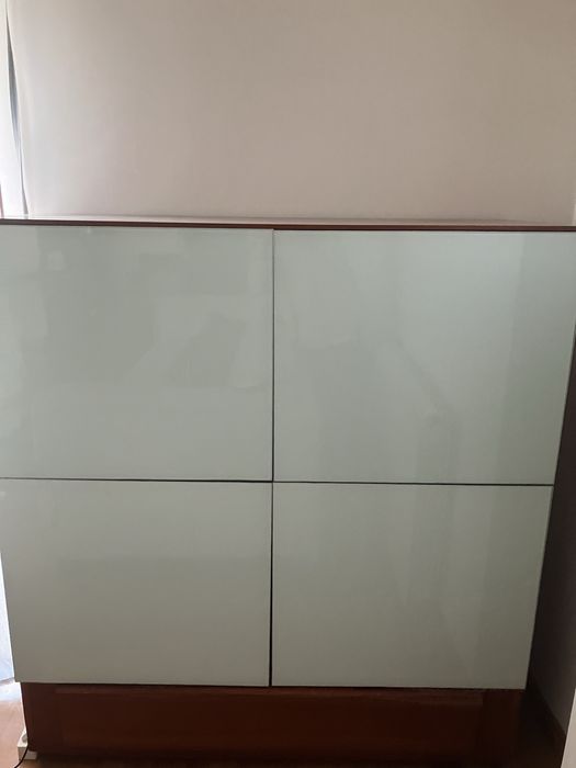 Aparador vidro e madeira