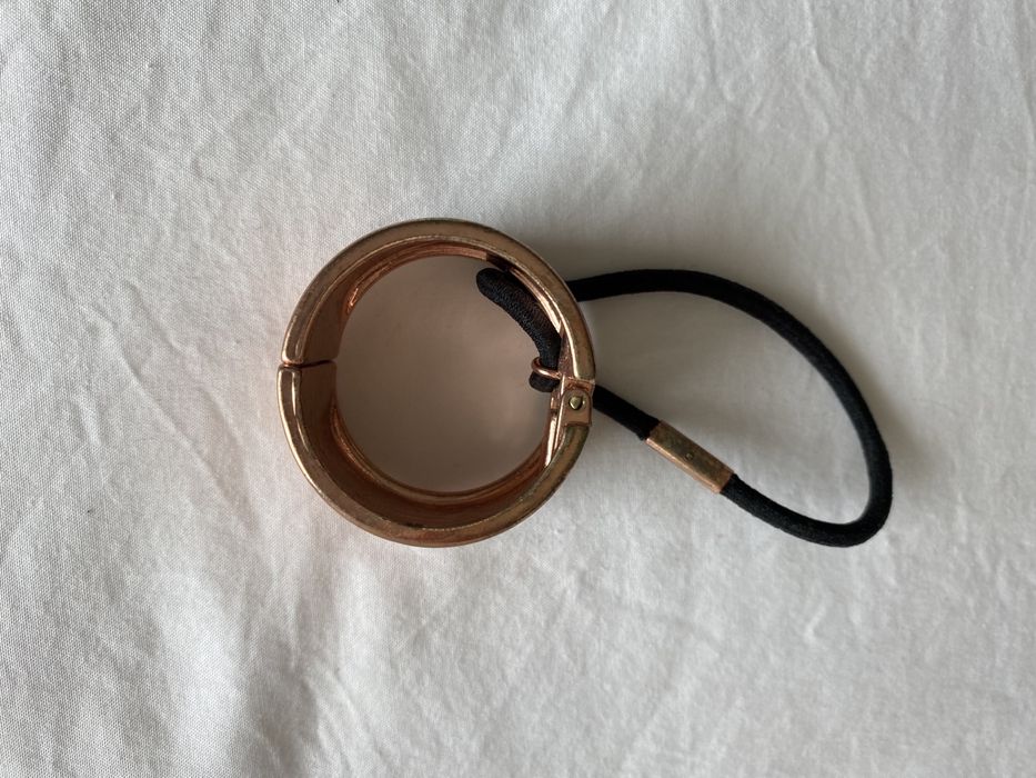 Colares, adereco de cabelo e capa airpods