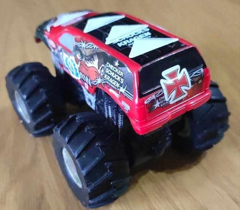 Carrinho Monster Truck “Iron Outlaw”