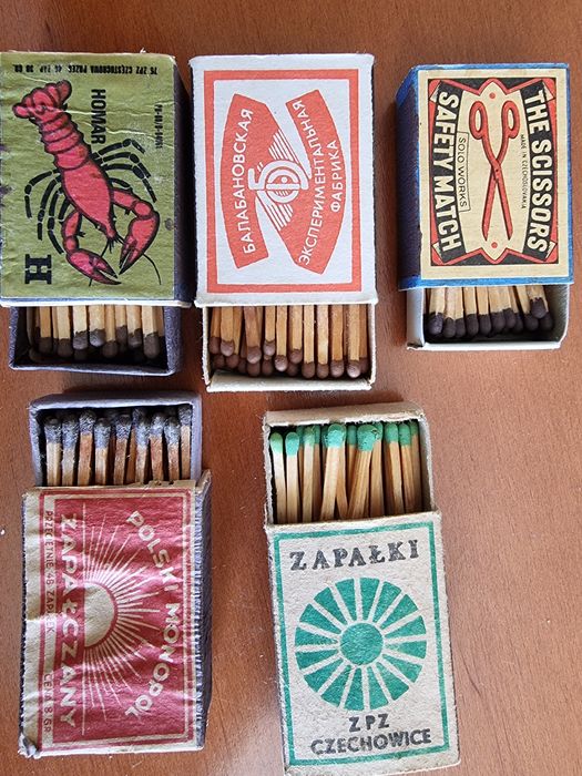 Duża kolekcja pudełek opakowań po zapałkach