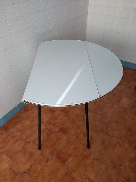 Mesa com 2 extensões