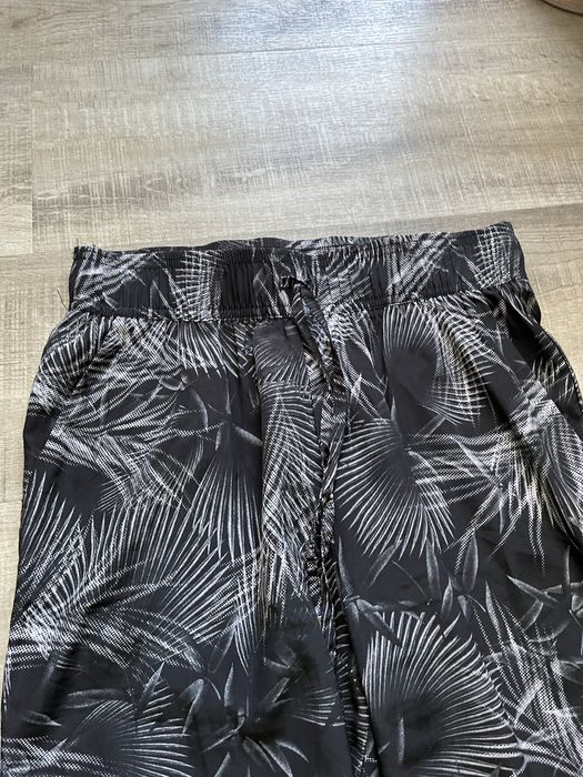 Lernie spodnie z roślinnym wzorem