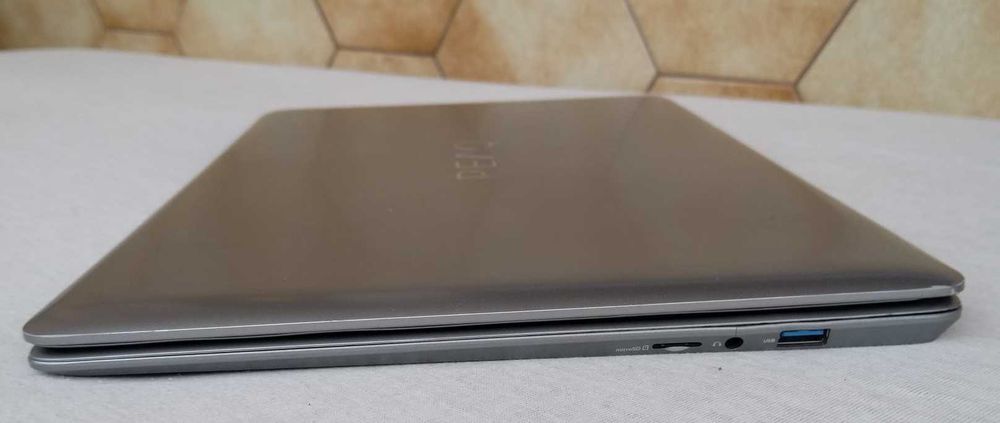 Notebook PEAQ C150 15,6" FHD/ i7-7560U/ SSD 256GB/ RAM 8 GB/ Iris 640