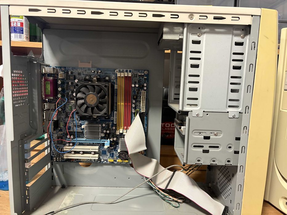 Kultowa obudowa komputerowa RETRO PC ATX beige / srebrna
