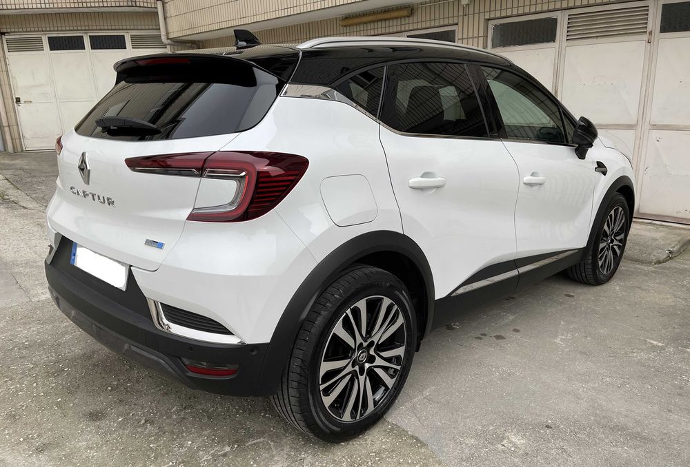 Renault Captur 1.6 E-Tech Plug-in Hybrid Initial Paris
