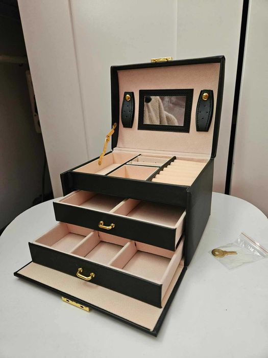 Kuferek na biżuterię organizer szkatułka na kolczyki czarny biżuteria