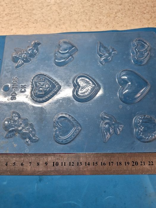 Пластиковые формы для шоколада и мастики.