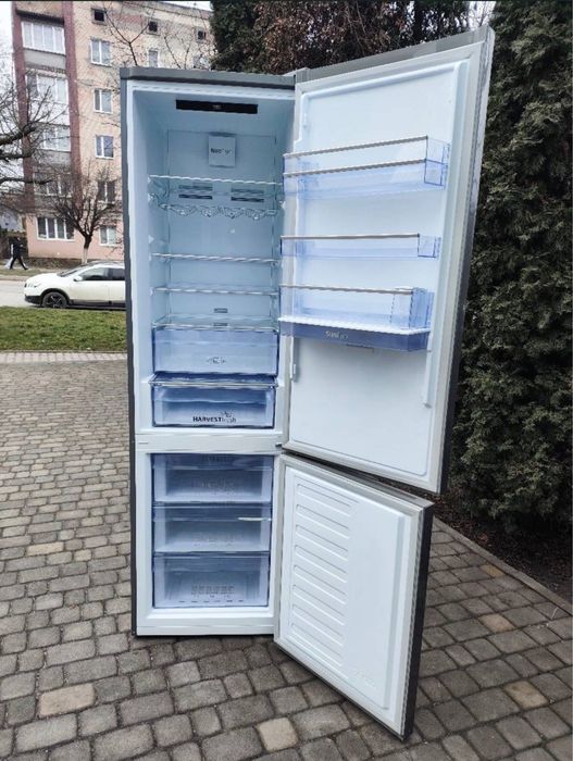 Продам Б/У Холодильник BEKO RCNA406E40ZXBN.2023 рік Інверторний.