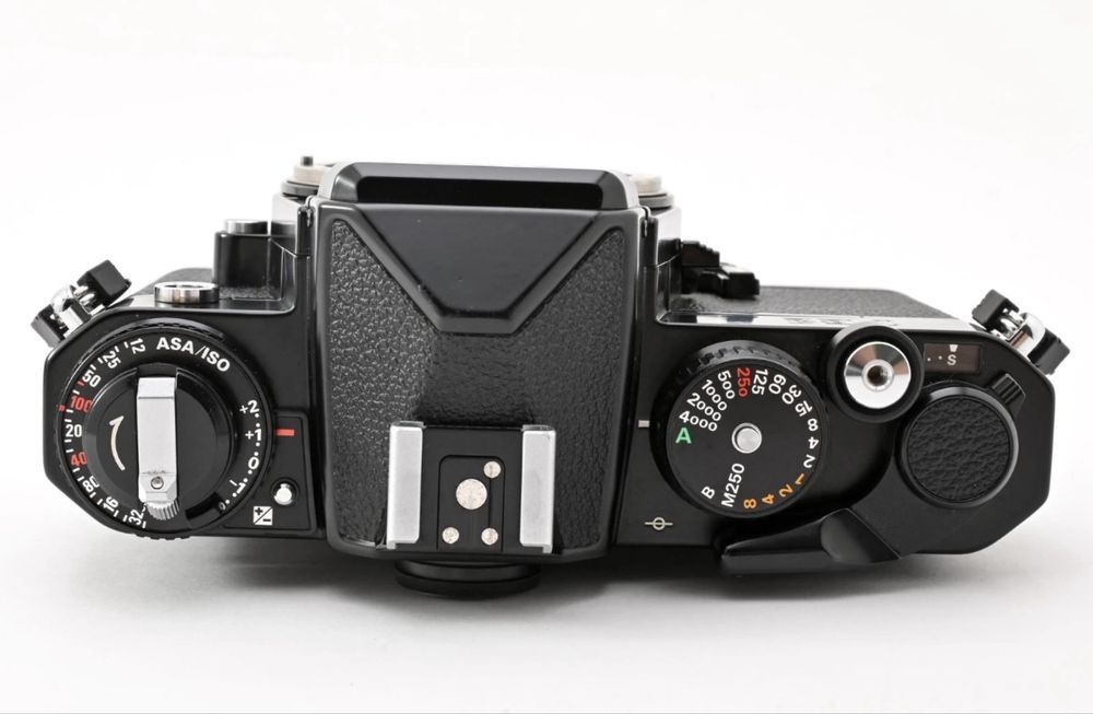 Nikon FE2 - 35mm Film Camera - como NOVA