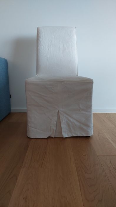 Cadeira com capa branca (2 peças)