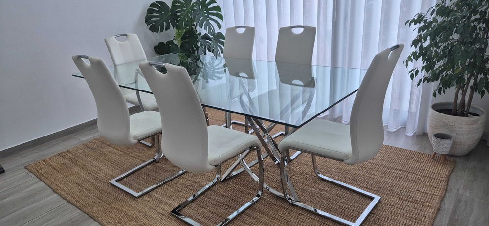 Mesa de vidro com 6 cadeiras