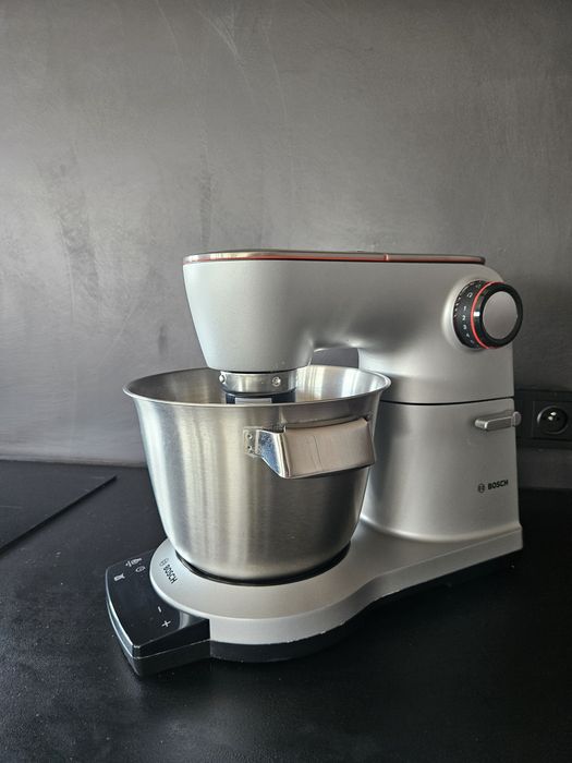 Robot planetarny Bosch OptiMUM 1500W z wagą (MUM9) – Hak, Misa