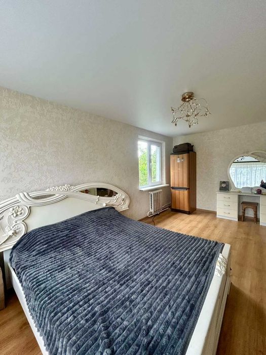 3-кімнатна квартира по вул. Космонавтів в гарному  стані. ТЕРМІНОВО!