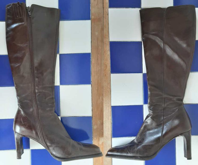 2 Pares Botas de Senhora em Pele Genuína (c/ defeitos) - LER ANÚNCIO!