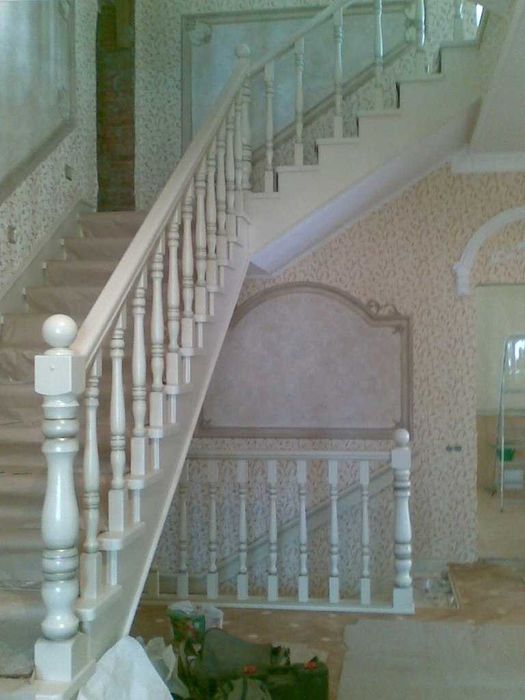 СТрогаю, ріжу, крашу деревину.