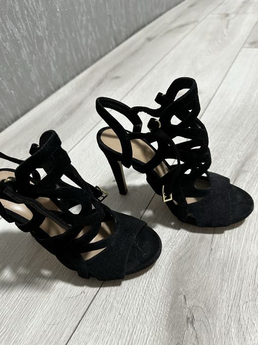 Натуральні замшеві босоніжки, новий стан