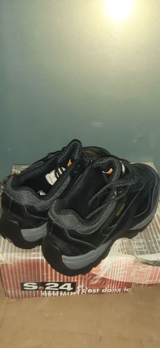 Botas biqueira aço  novas 42