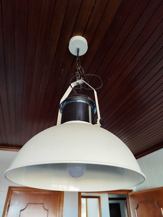 Candeeiro suspenso lacado cor marfim