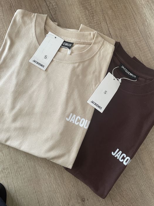 Футболки в наявності