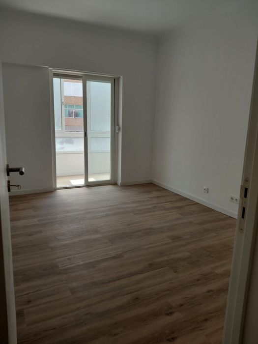 Apartamento t2 na torre da marinha remodelado