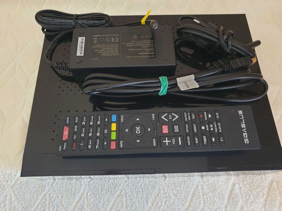 GigaBlue HD Quad dekoder satelitarny. 4x DVB-S2 dysk 320 GB.