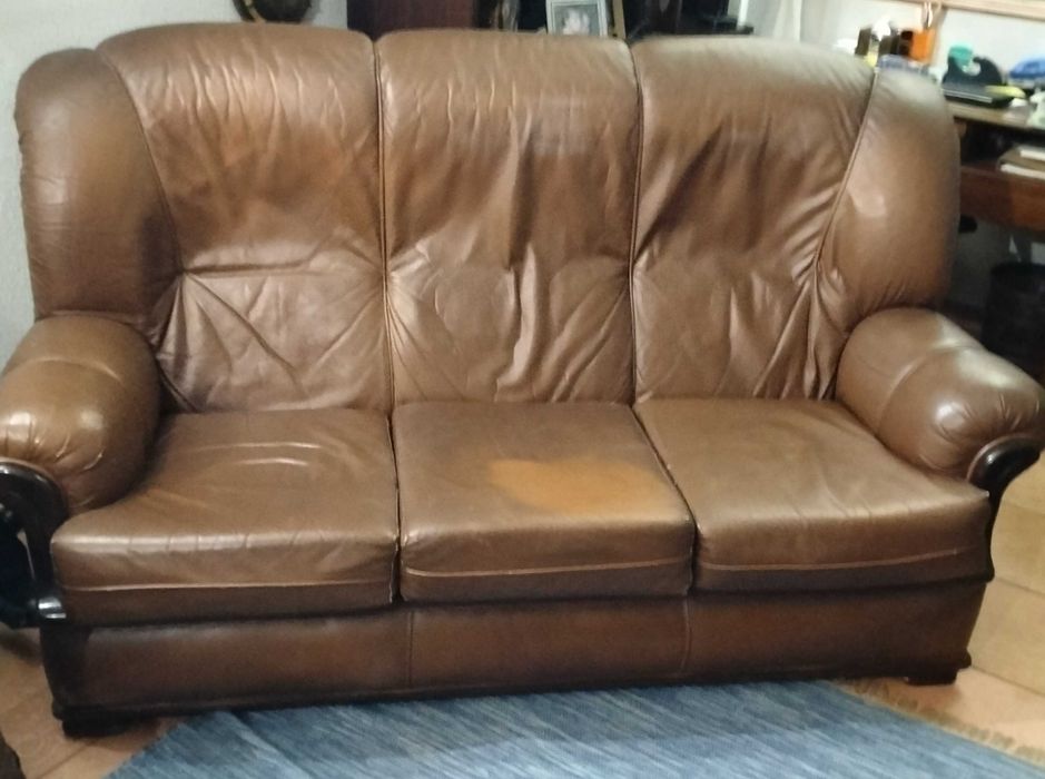 Conjunto de sofás em pele genuína