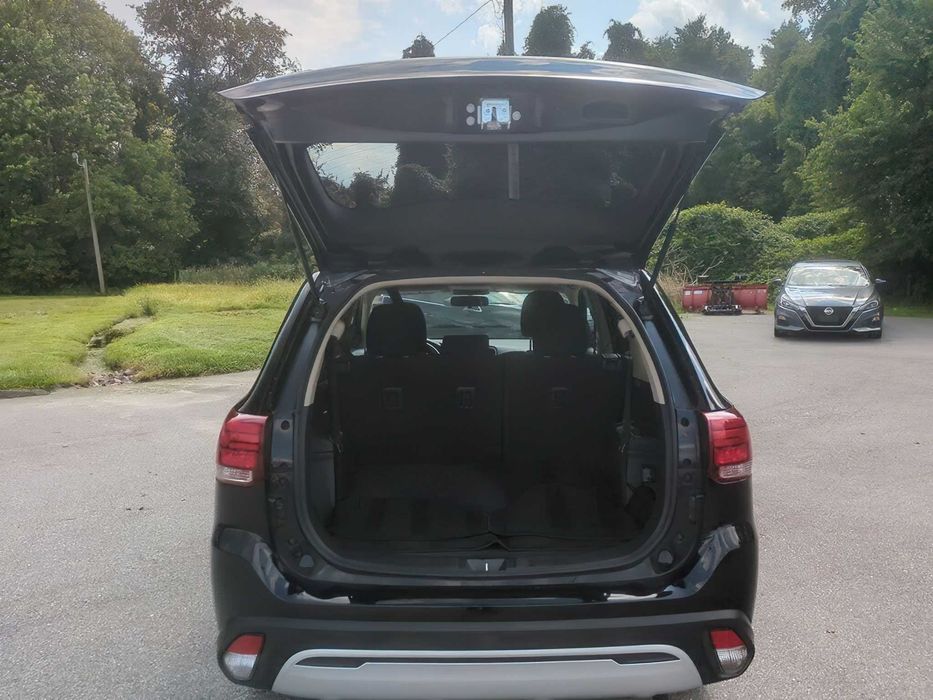 Mitsubishi Outlander      2019