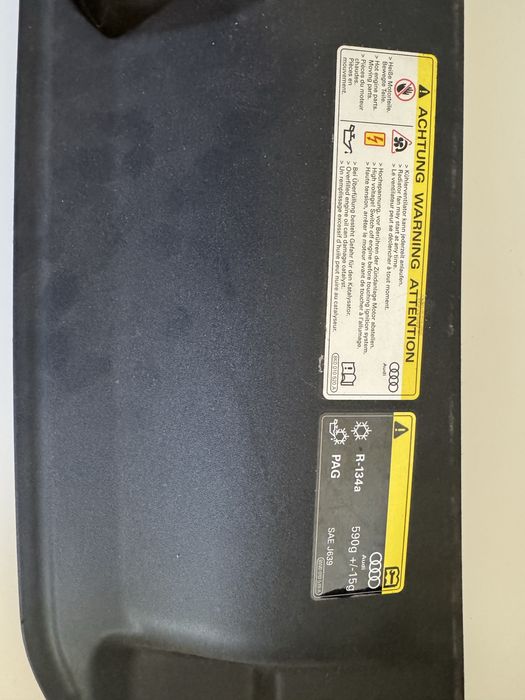 Накладка замка капота audi a4 b9 8w0807081