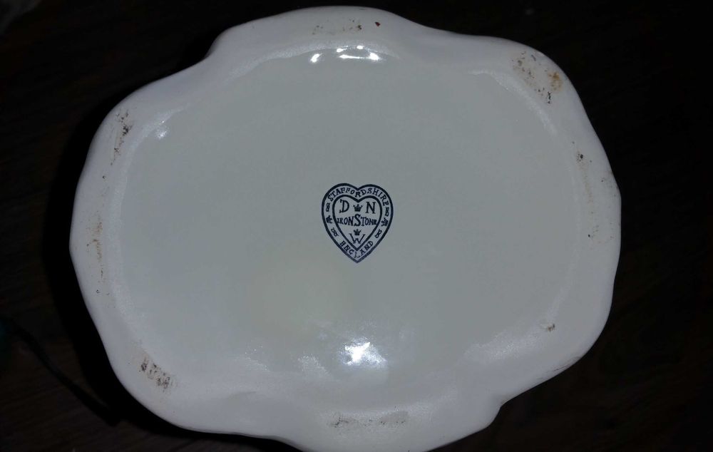 Wazony   porcelanowe z ilustracjami