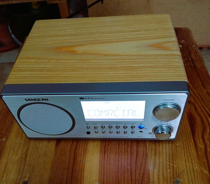 Rádio Sangean digital, modelo WR2
