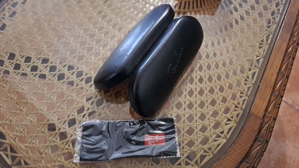 Caixa de óculos Ray-ban semi-nova