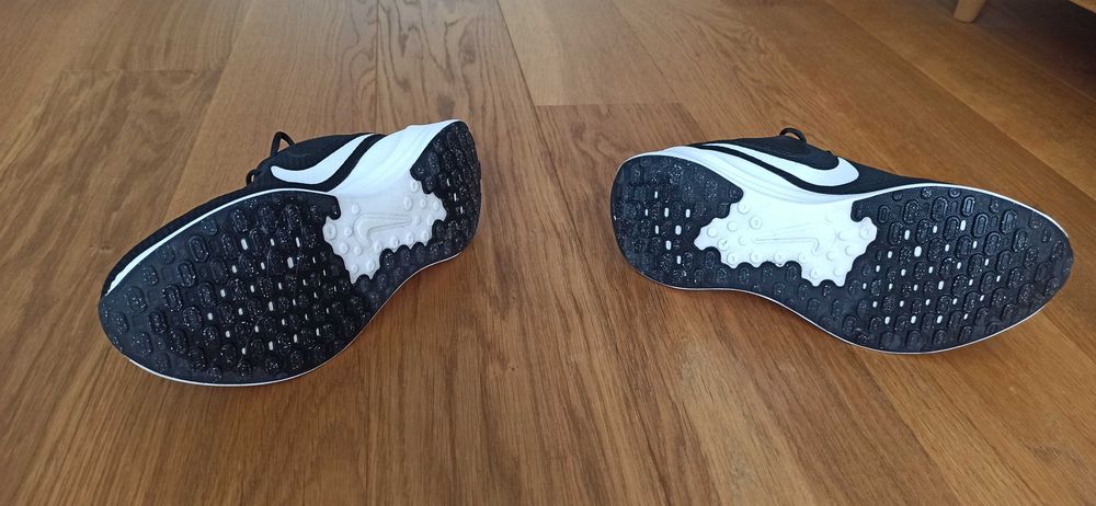 Sprzedam buty Nike Revolution 7 rozmiar 40,5 -25,5 cm stan bardzo dobry