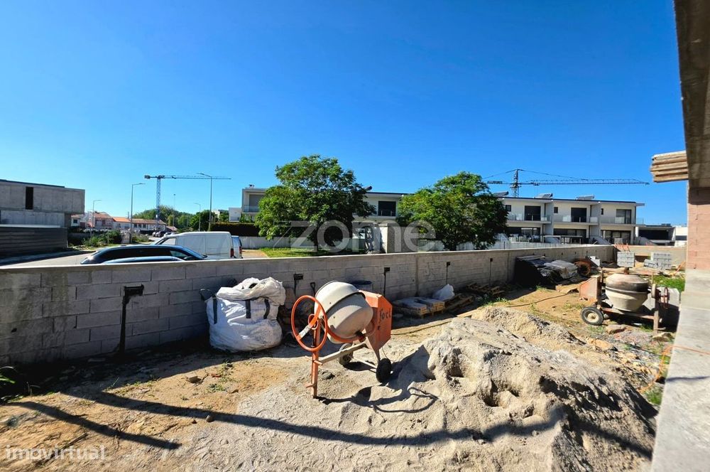 Moradia Gaveto T3 | Construção | Frossos-Braga | Amplo Espaço Exter...