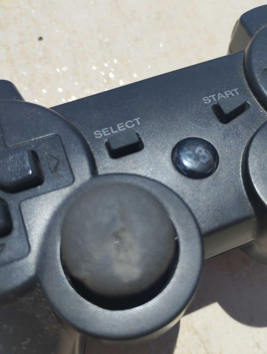 Consola PS3 Slim (320GB) + Comando + Pack de 5 Jogos Físicos