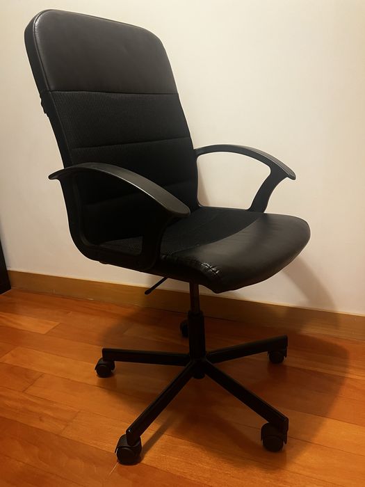 Conjunto Secretária+Estante IKEA+cadeira giratória