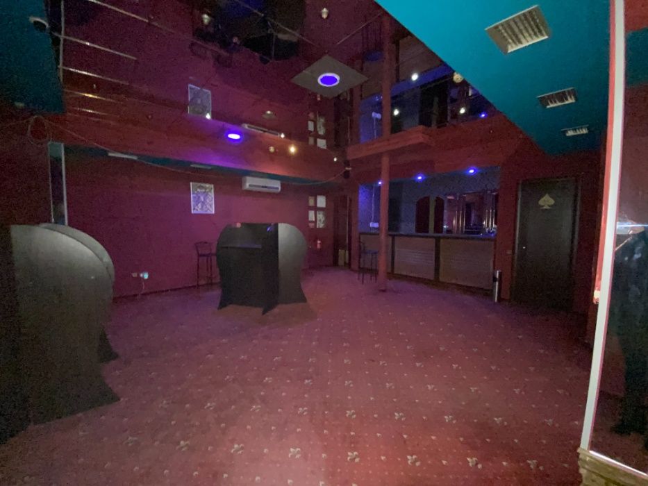 Двоповерхове приміщення 353 м² на пр. Соборний, 152 (пл. Пушкіна)