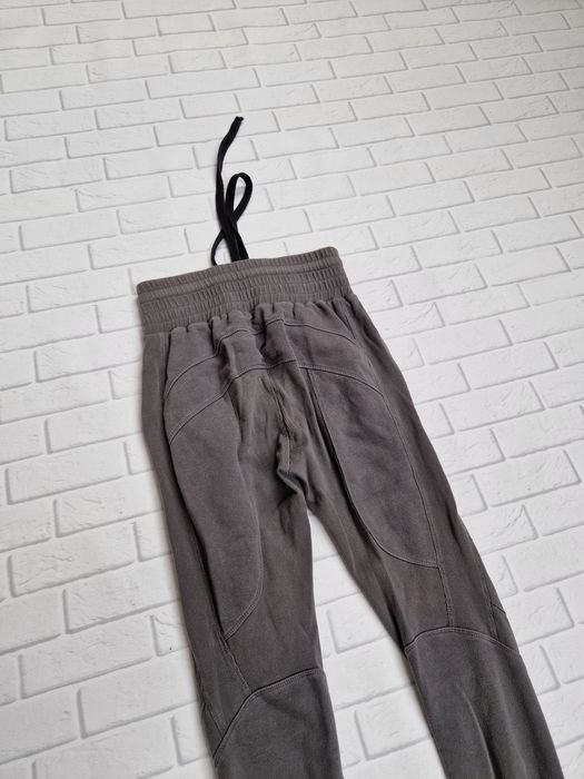 Robert Kupisz spodnie dresy logo