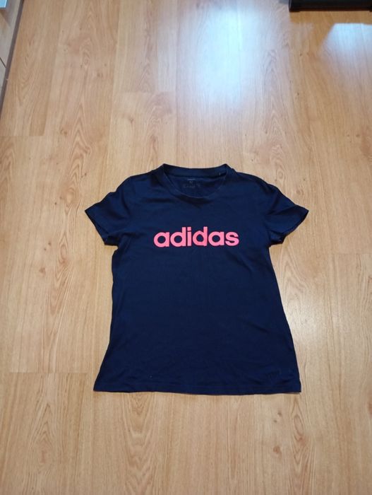 T-shirt damski adidas.