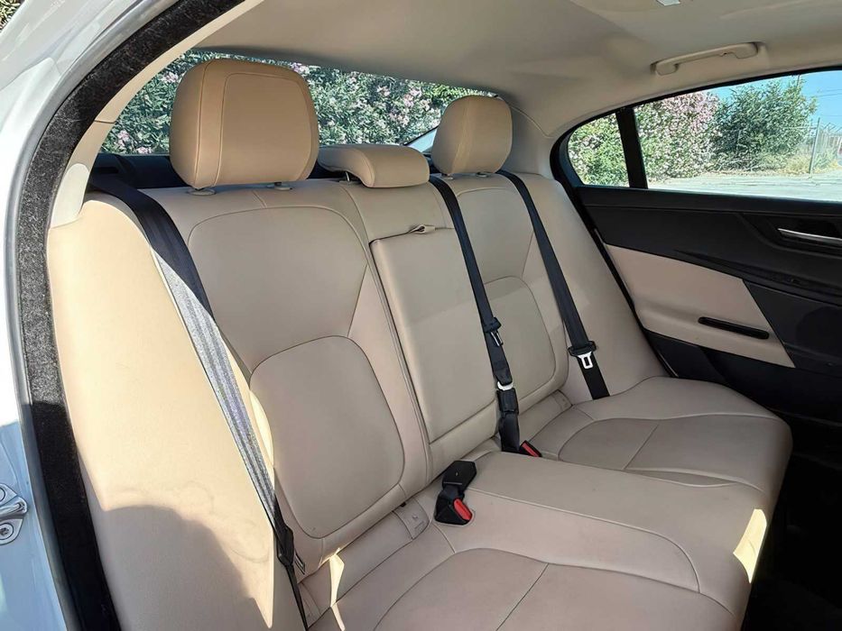 Jaguar XE 25t      2018