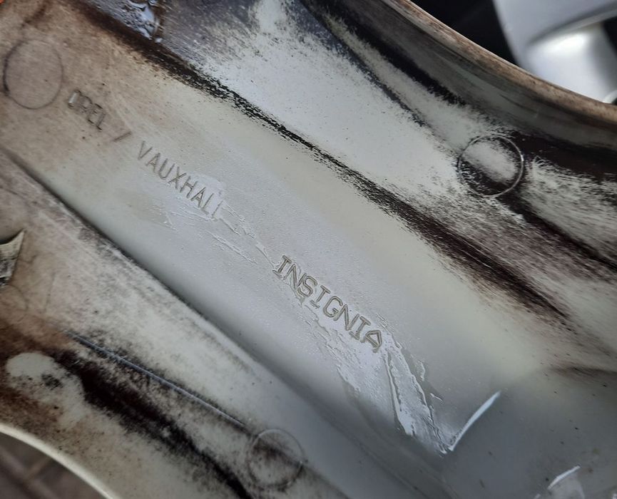 felgi stalowe strukturalne + kołpaki 17 5x120 et41 opel insignia