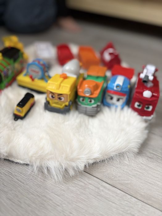 Tor kolejowy i kolejki z napedem na baterie