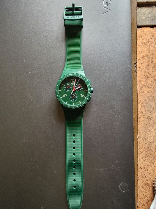 Swatch  - primarily verde