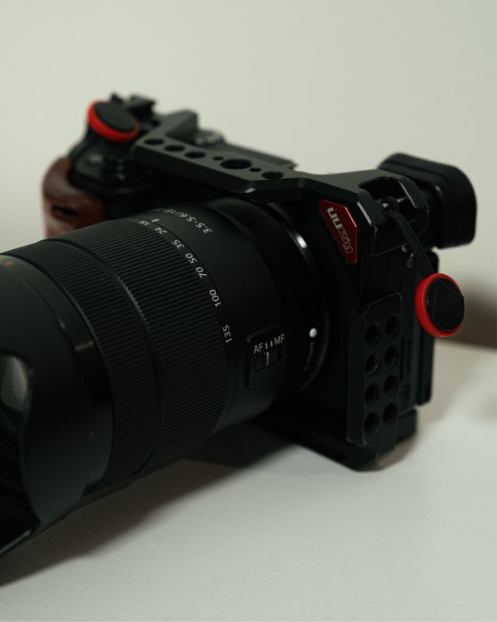 Sony A6400 + Sony E 18-135mm F3.5-5.6 - 11 mil Disparos