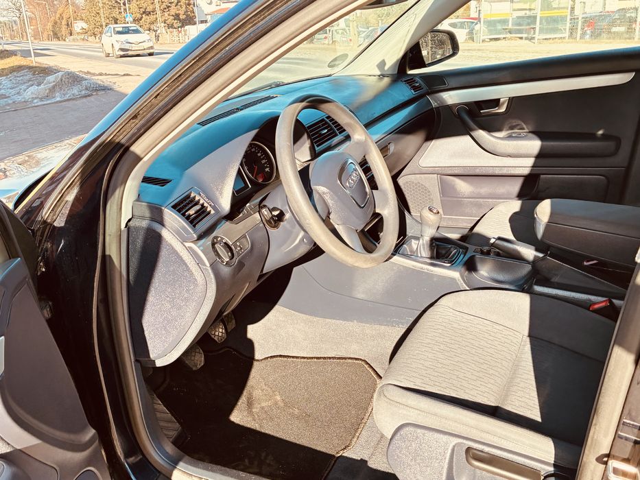 Audi a4 rok2006 poj 1.6 przeb 166 tys sedan zadbany zarejestrowany w kraju