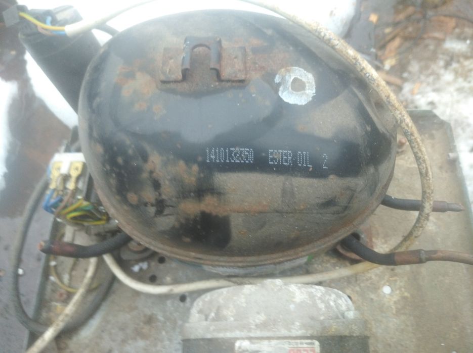 Компресор з радіатором від апарата для охолодження напоїв